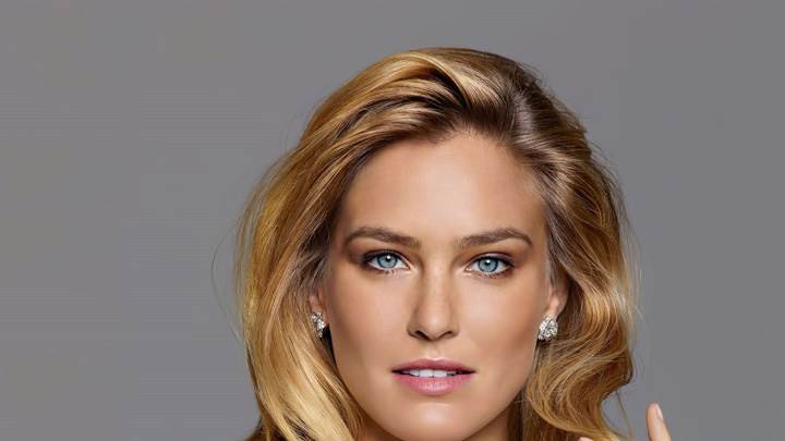 Bar Refaeli Looking Front Face Closeup